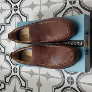 Like New men's Florsheim Leather loafers